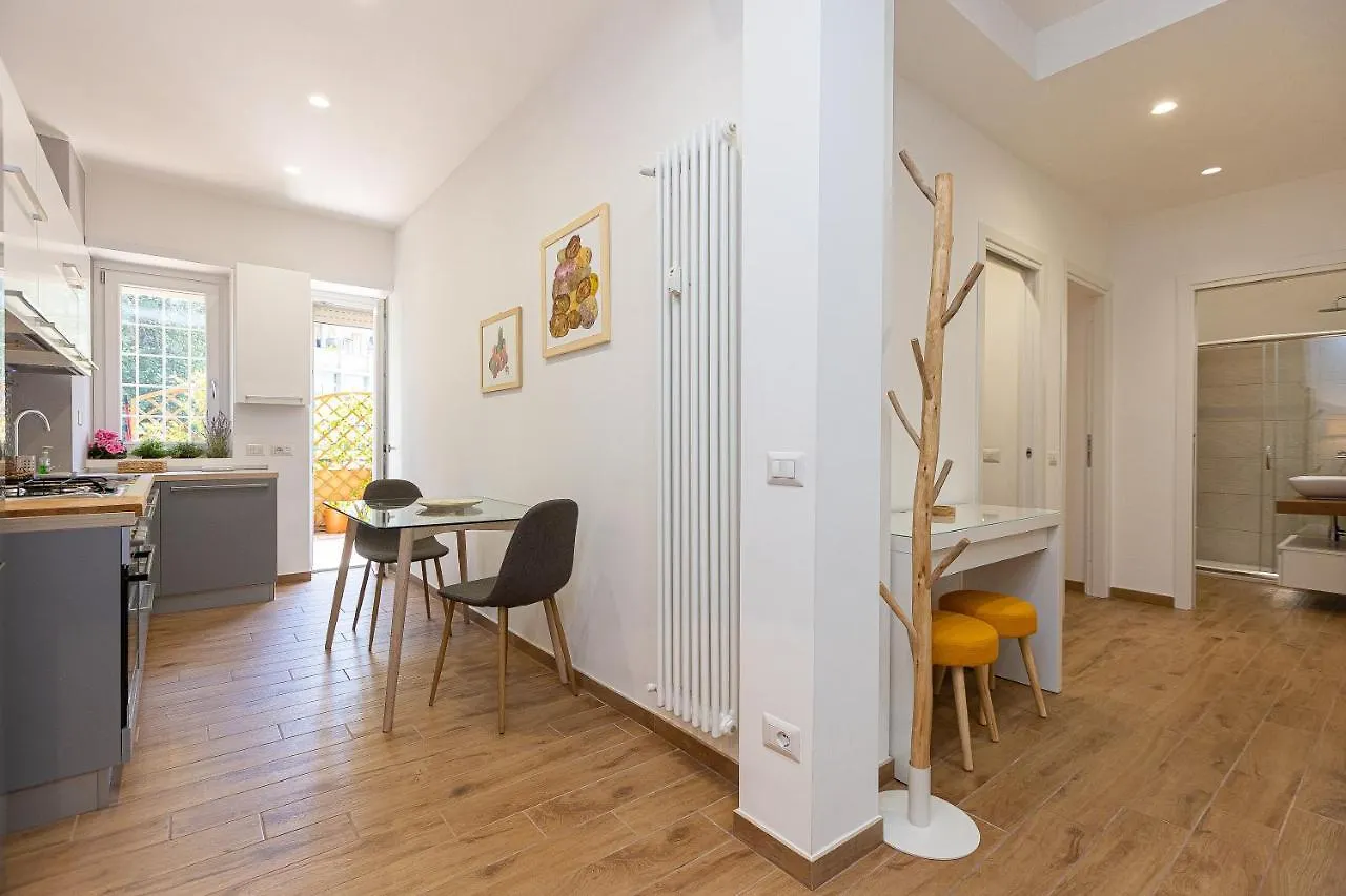 Apartment Amazing Viale Trastevere With Terrace Rom
